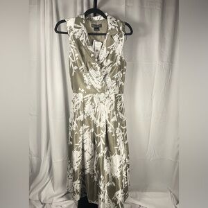 Jessica Howard Taupe & White Floral sleeveless Midi Faux wrap dress. NWT